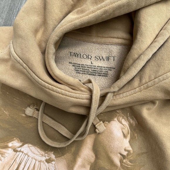 Taylor Swift Fearless TV Mustard Hoodie Size Large - Picture 6 of 8